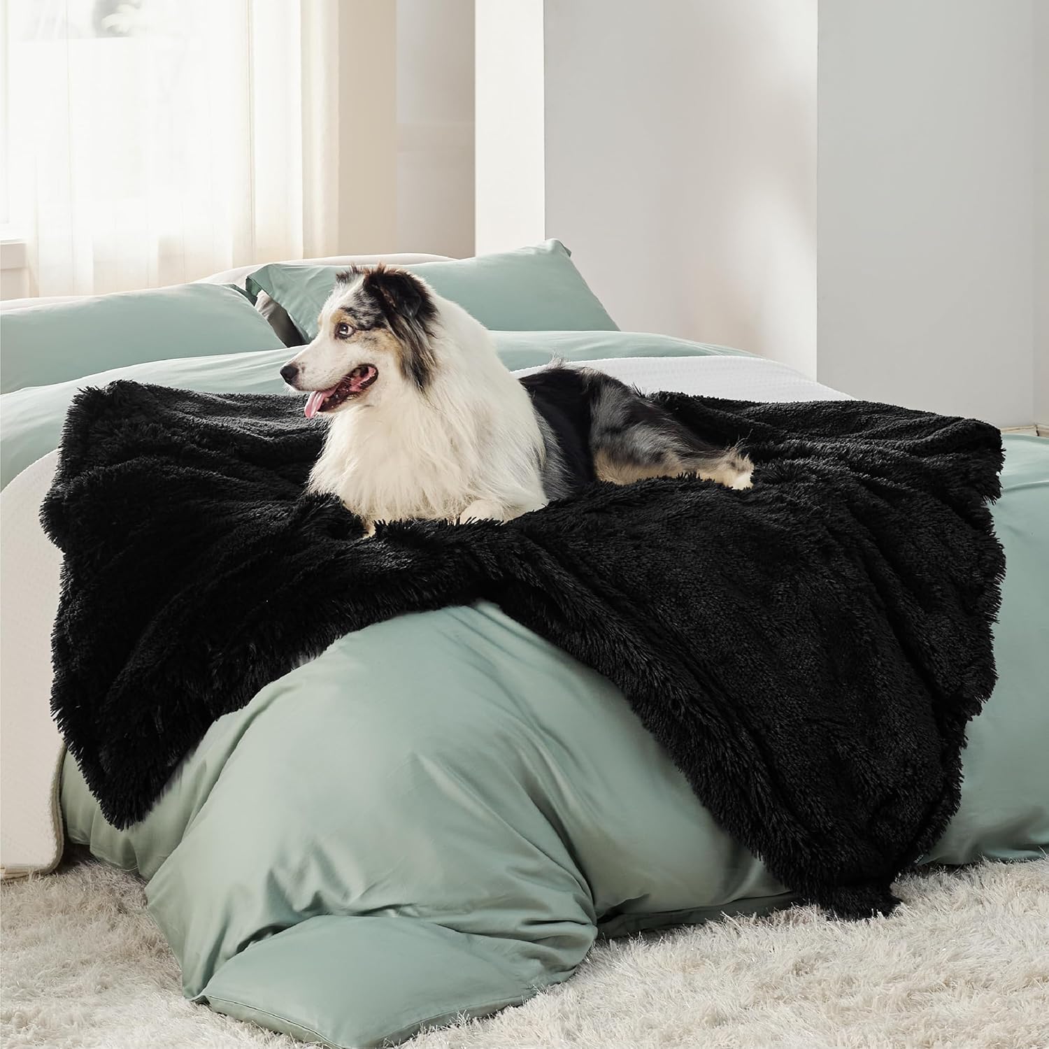 Waterproof Dog Blanket for Large Dogs, Reversible Faux Fur Pet Throw for Bed and Couch Protection, 60 x 80 Inches