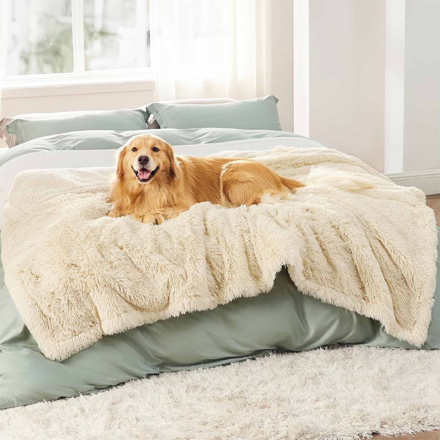 Waterproof Dog Blanket for Large Dogs, Reversible Faux Fur Pet Throw for Bed and Couch Protection, 60 x 80 Inches